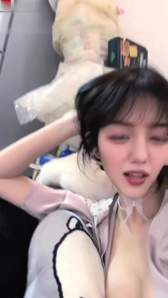 【重磅推荐极品女神下海做黄播】私密视频流出,干净肥穴好想舔 预览截图 8