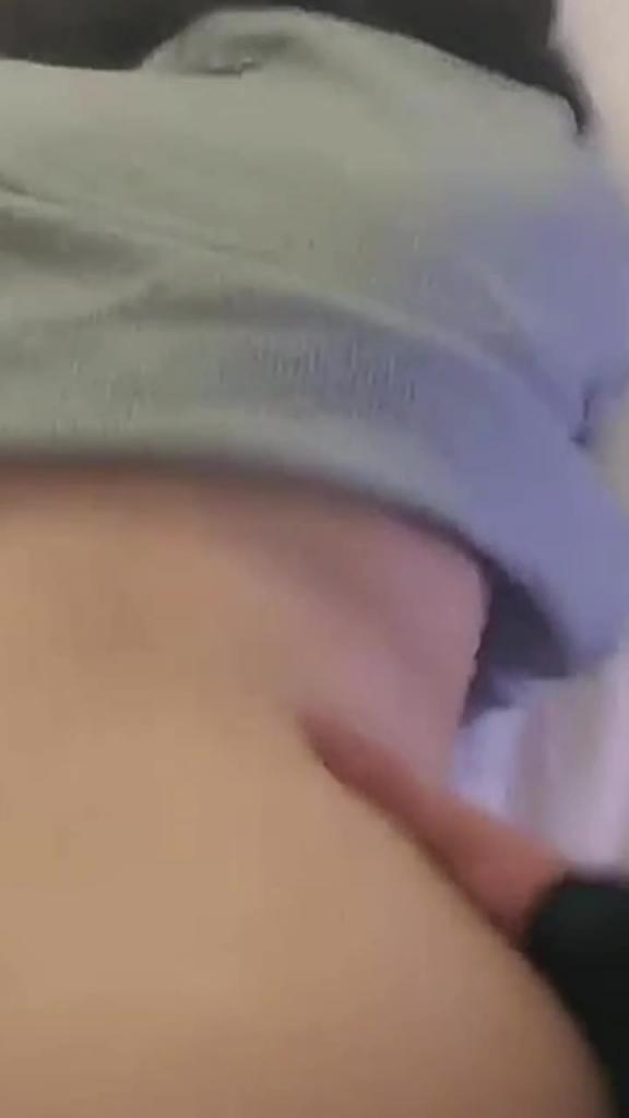 【兄妹乱伦】父母不在家颜射清纯的表妹 预览截图 3