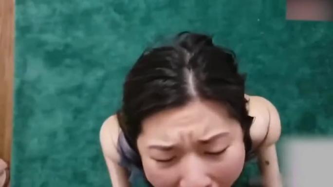 【推特网红媚黑婊】万人求购的14万粉丝恋黑主播，爱上黑驴鸡巴后的花样淫荡生活 预览截图 11