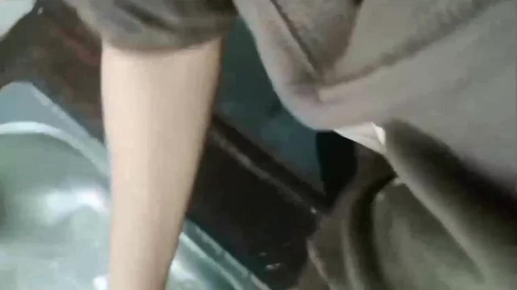 【母子乱伦】强制插入在厨房爆草刚出差回来的妈妈！ 预览截图 4