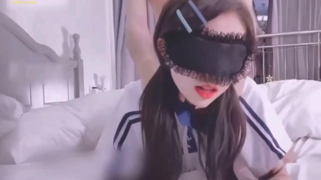 【无毛白虎】极品面基叛逆期萝莉少女，全身粉嫩出水。高价拿下勐操爽翻了。 预览截图 8