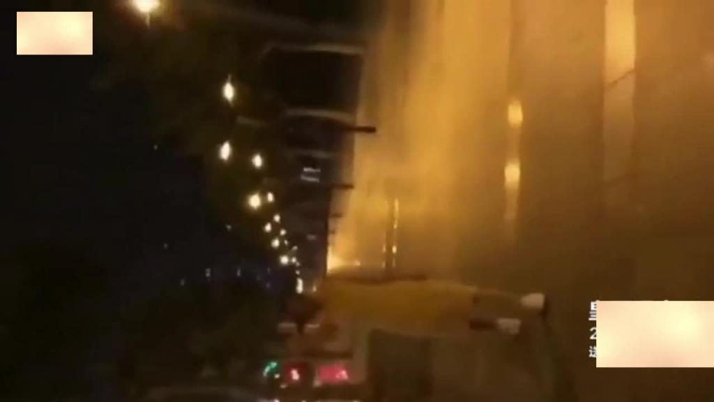 网爆吃瓜-上海极品气质女神C3何麦仔与男友啪啪不雅视频不慎流出 预览截图 1