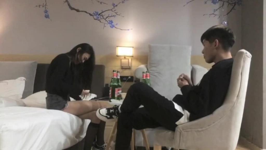②白嫖甜美学生妹,套路喝酒一步步骗上床爆操 预览截图 5