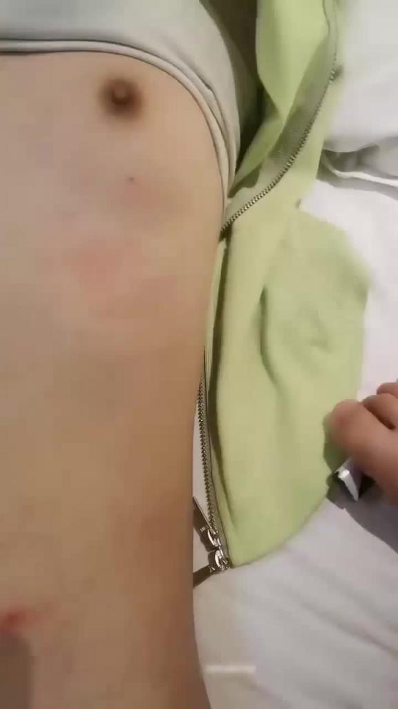 【强上高中生】3个小混混轮肉学妹强迫口交,小逼逼被干流血 预览截图 11