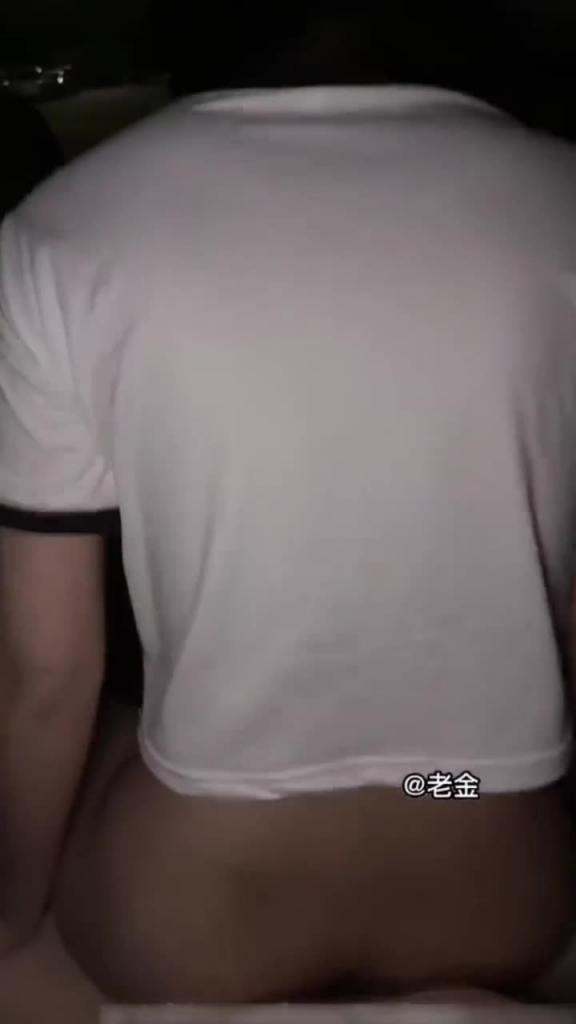 网曝黑料-00后演员陪投资胖土豪车震调教曝光,电影学院三线演员‘李梓熙’陪大哥 预览截图 5
