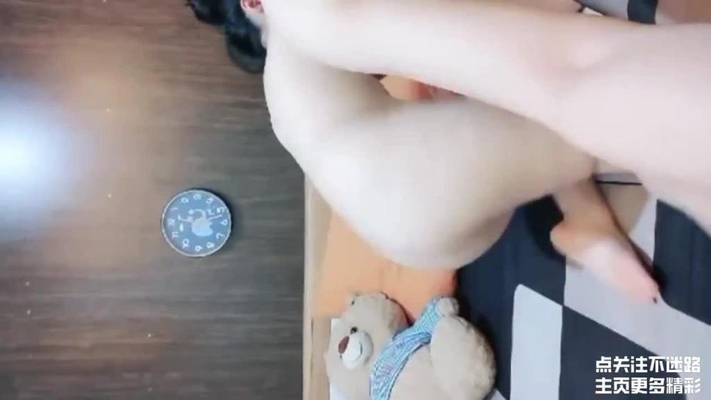 【女同姐妹花】两个骚母狗互相磨豆腐自慰流出 预览截图 3