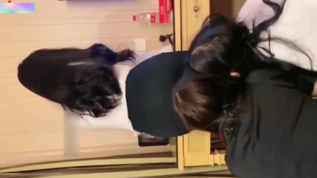 女同调教双M狗爬口水足交深喉! 预览截图 11