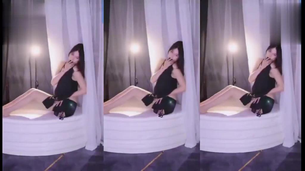 【快手】土豪最新定制快手美女主播露露热辣骚舞福利 预览截图 9