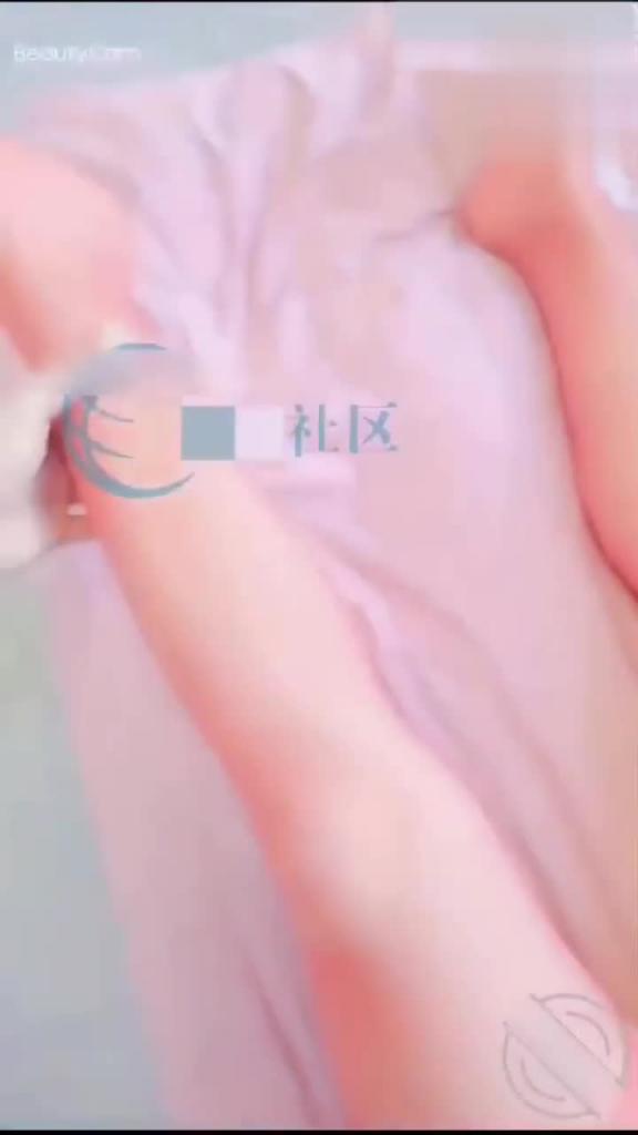 【母子】儿子拿妈妈内裤打飞机最终下药把妈妈迷晕操了妈妈 预览截图 2