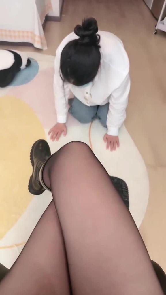 【母狗闺蜜】舌头伸出来,看你的贱样子 预览截图 1