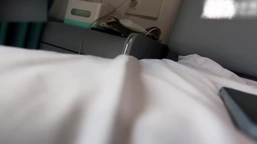 真实兄妹乱伦 “杨家兄妹”事件！ 18岁处女妹妹被禽兽哥哥破处开苞无套内射 处女膜捅破出血 预览截图 2