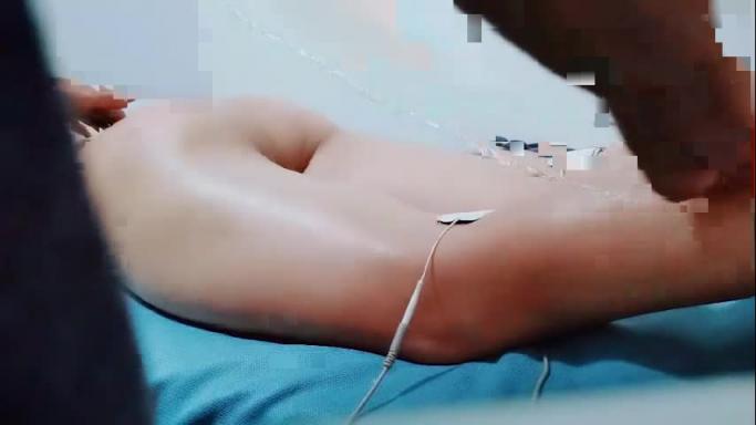 女性私密SPA男技师给少妇按背胸推搞得少妇想操逼 预览截图 4