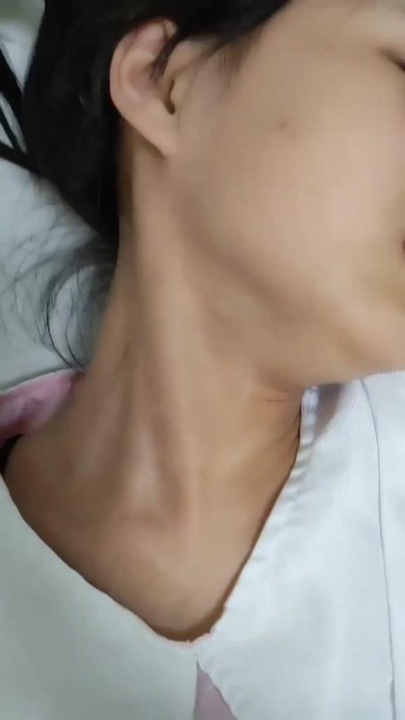 【嫖娼捡大漏】150块玩高中嫩妹,妹子被操出白浆 预览截图 7