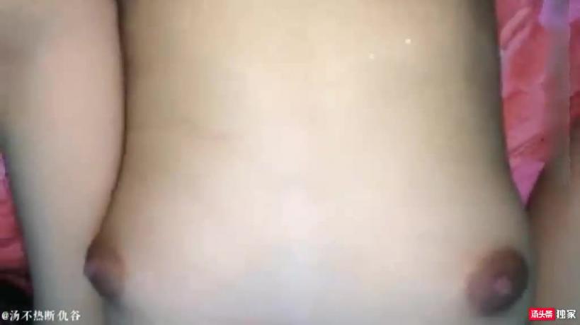 [贵州最新父女乱伦门]爸爸我疼！亲爸爸半夜起床给女儿盖被子，一时没忍住强行插入了正在熟睡的女儿，女儿被疼哭了 预览截图 11