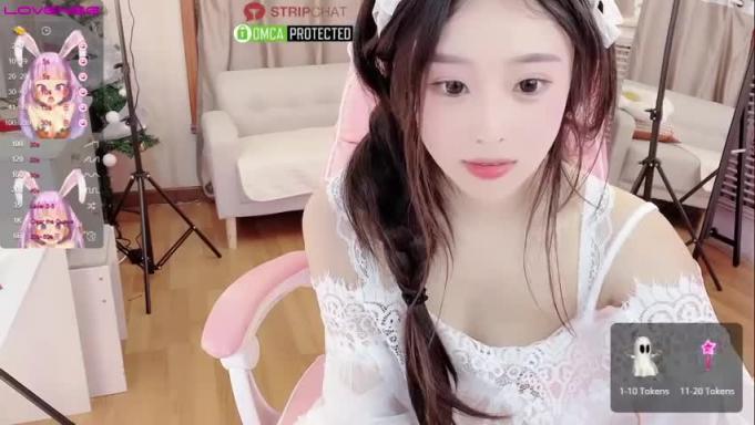 甜美少女娃娃音 口含双屌 嘴塞内裤 预览截图 11