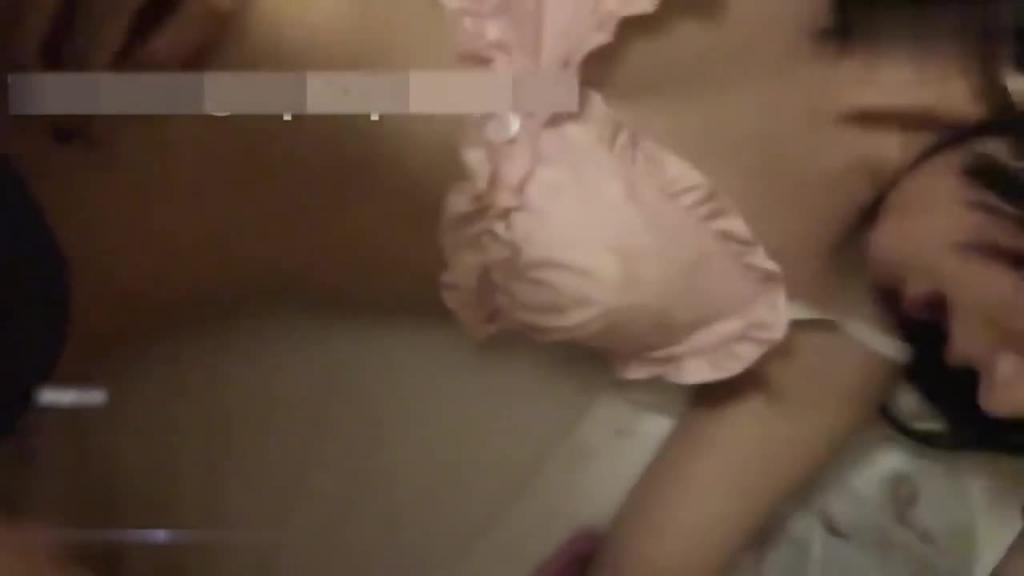 二次元黑丝小姐姐开房偷情富二代姐夫,做爱时还接姐姐电话 预览截图 12