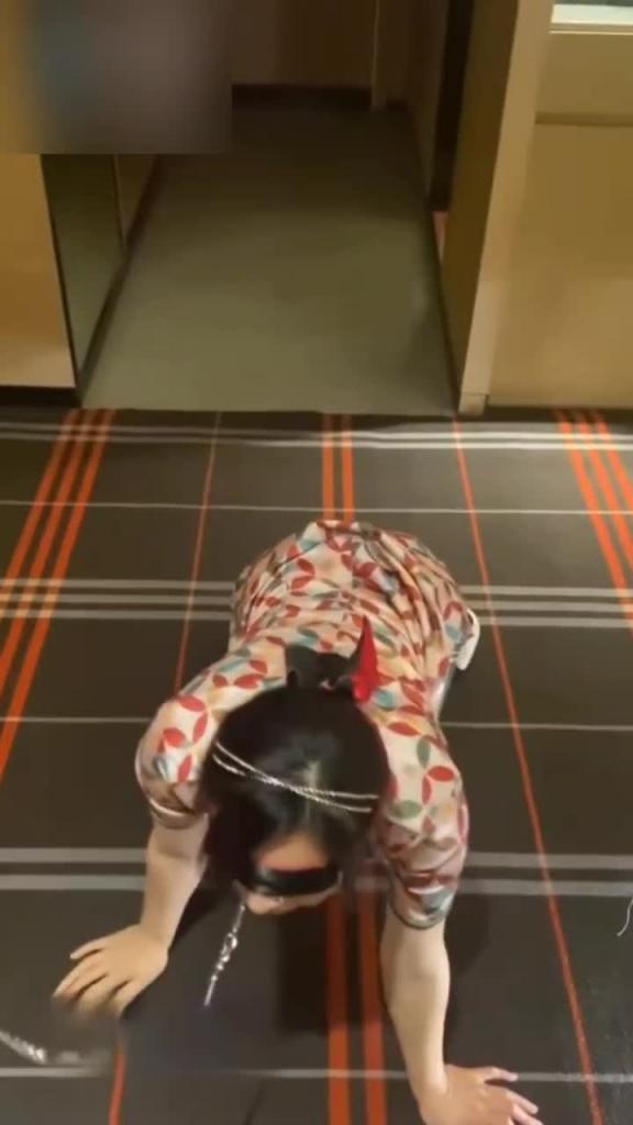 【性奴熟女美术老师】 她说让我把她当成母狗玩具一样对她,想做我的肉便器被狠狠地干 同时 自己也很久没有高潮了 预览截图 1