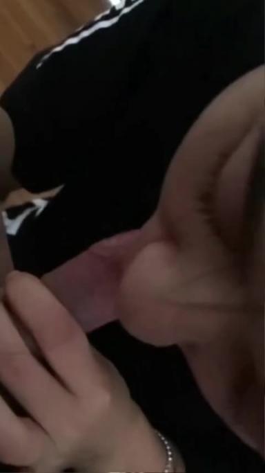 真实破处名场面，这叫声不知道是爽还是痛，各位狼友鉴定一下。 预览截图 10
