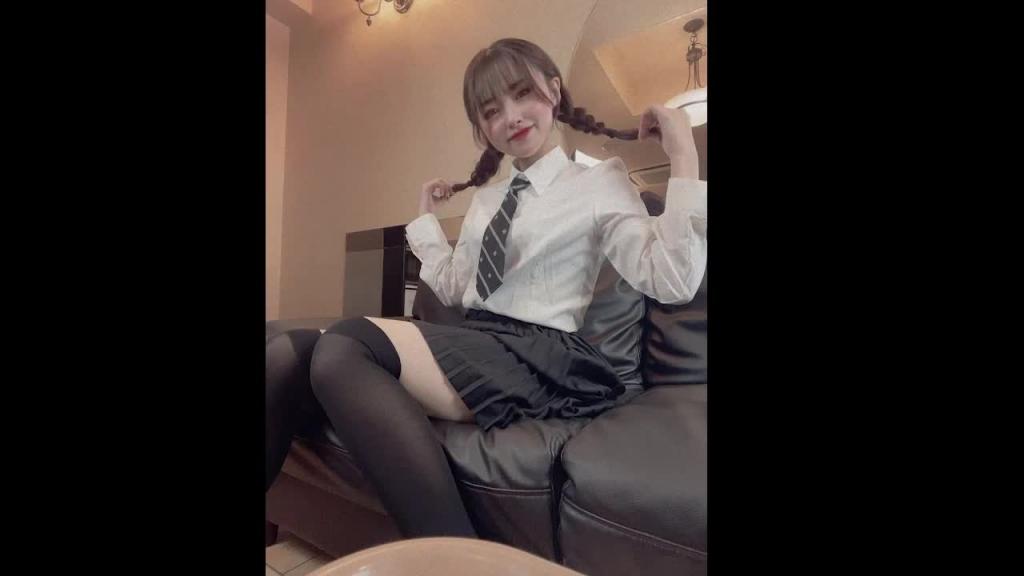制服双尾辫少女调情后入口交震动棒精彩连连 预览截图 12