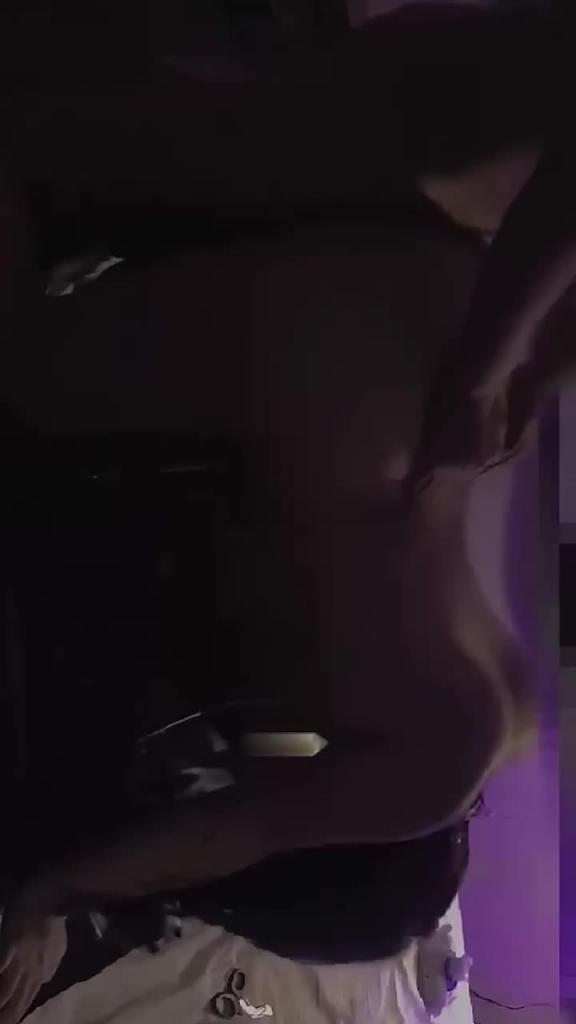 精品推荐 抖音KKKKKim 露脸实锤小蓝鸟福利姬露脸啪啪对比视频流出 预览截图 11