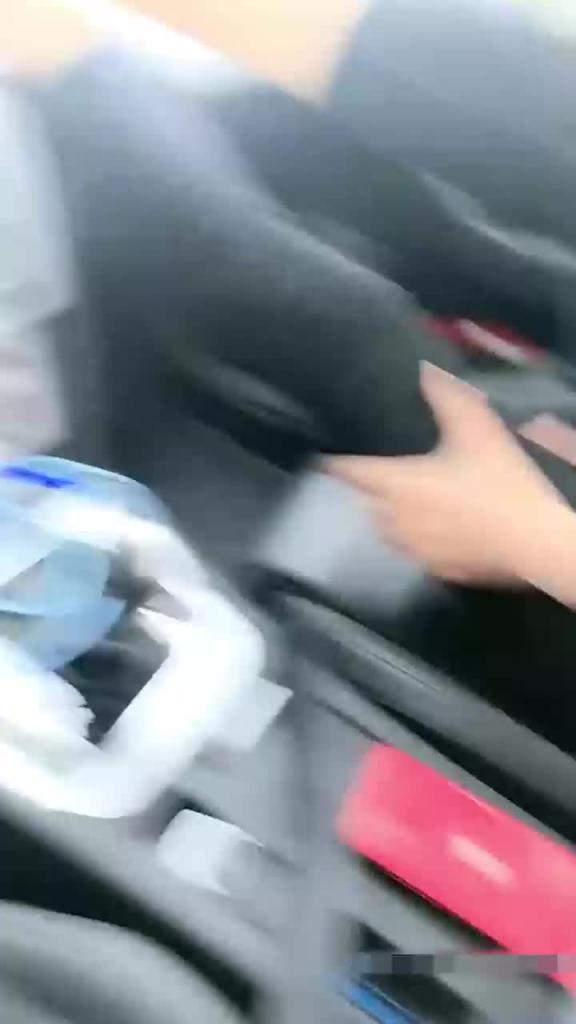 无套内射户外刺·激车震·-极品人妻户外车震偷情级品御姐·牛仔裤车外车来车往· 预览截图 1