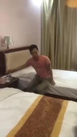 在酒店出轨被抓现行 预览截图 3
