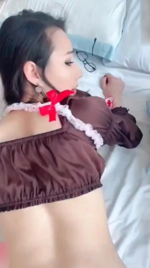 极品女神裸舞自慰乳交被大鸡巴狠操淫荡表情被干到高潮 预览截图 12