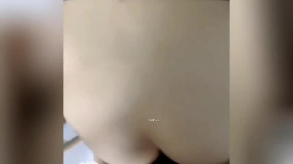 姐弟乱伦-拿下做直播的巨乳黑丝表姐，趁表姐睡觉又强上表姐高颜值网红闺蜜 预览截图 4