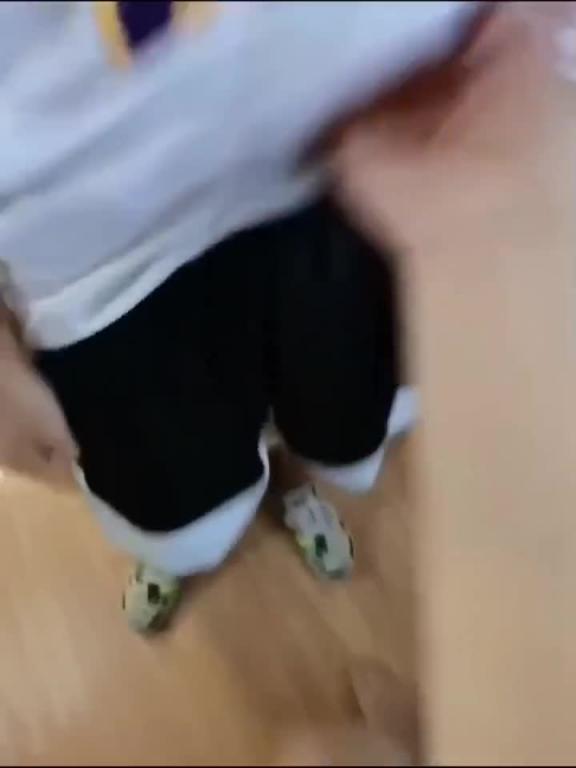 骚逼姐姐勾引两弟弟破处 预览截图 4