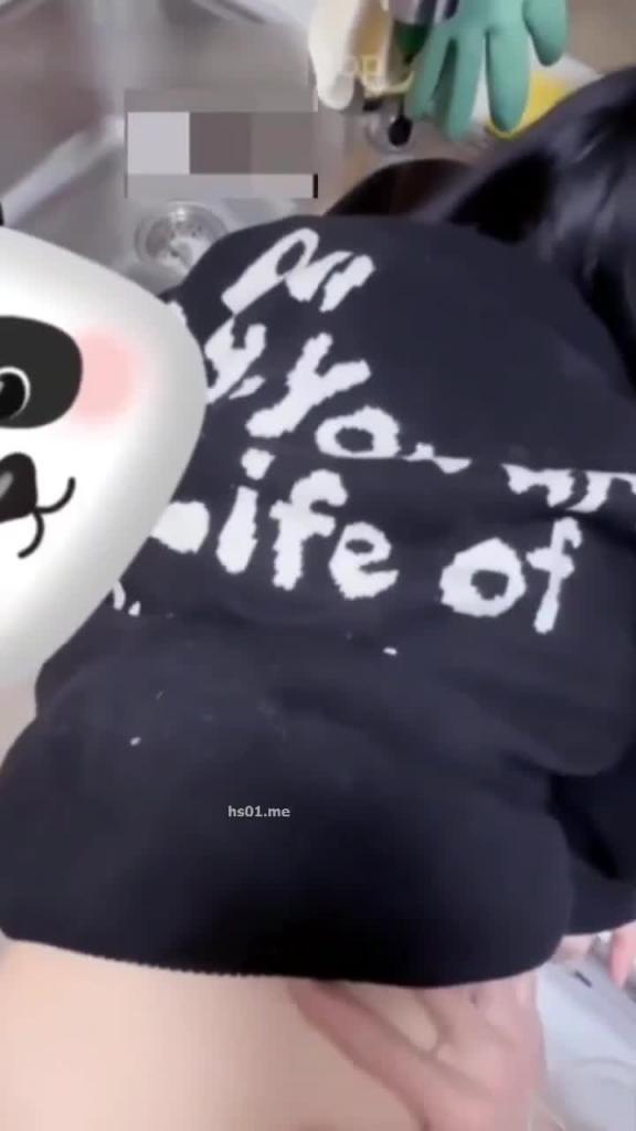 兄妹乱伦-按在灶台上操妹妹白虎逼,中途爸爸还来了电话妹妹叫得也很大声 预览截图 4