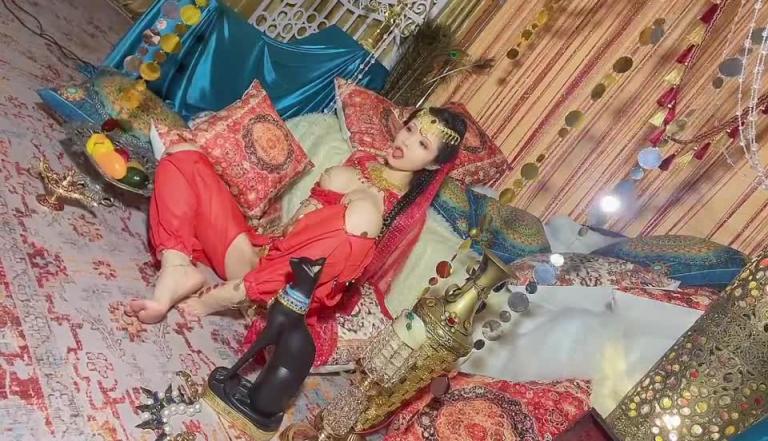 TiTi高端大尺度私拍流出，塞上红鸾异域风情，圆润蜜乳敏感乳粒唿吁而出，性感骚丁嫩穴 预览截图 6