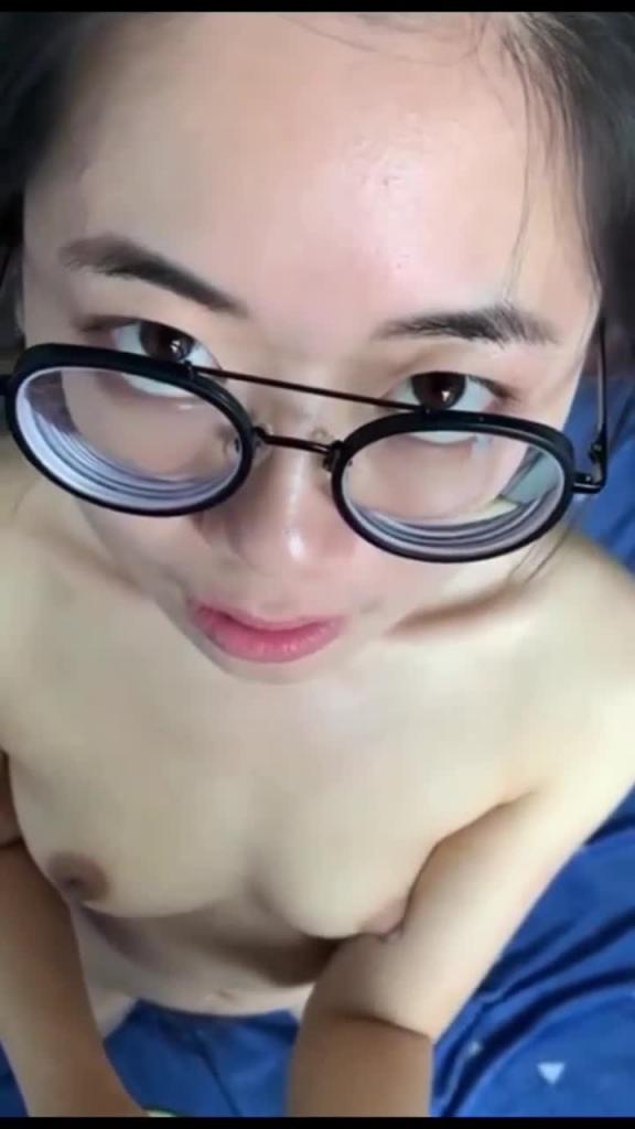 反差婊眼镜妹被男朋友曝光 预览截图 1