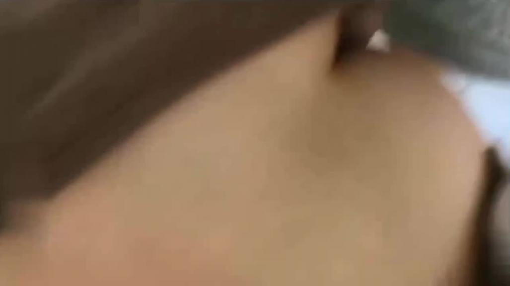 【母子乱伦】强制插入在厨房爆草刚出差回来的妈妈！ 预览截图 3