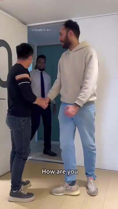 【媚黑】和男友的黑人朋友搞在一起_得不到满足的骚婊子求黑爹操她 预览截图 1