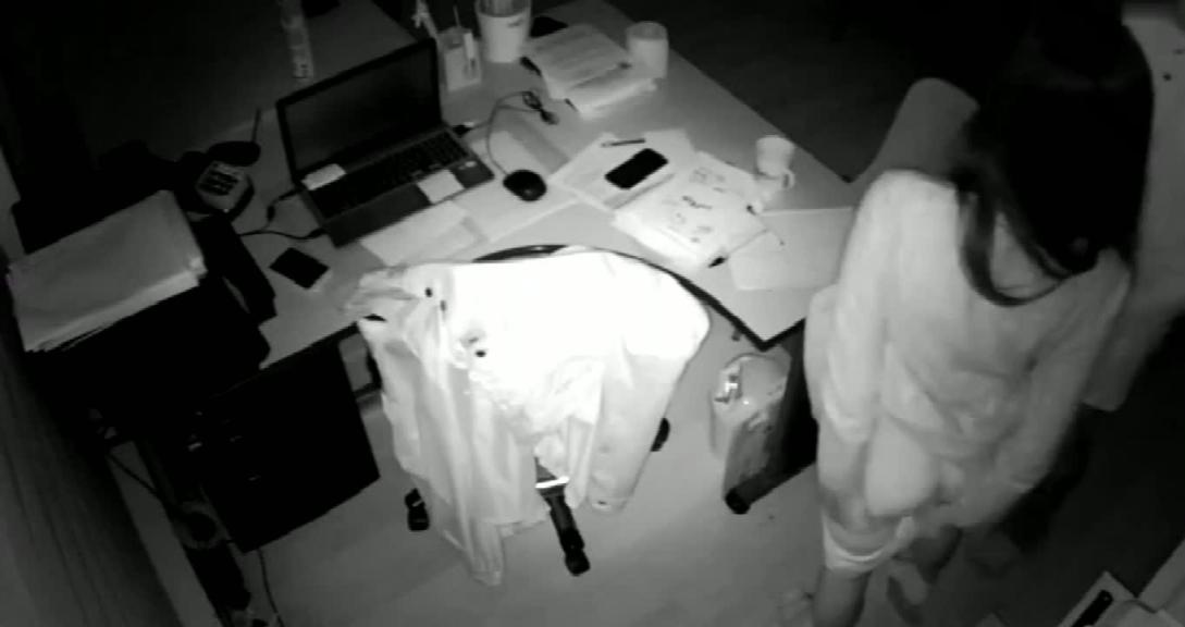 【监控破解】经理和女员工加班期间办公室偷情 预览截图 7
