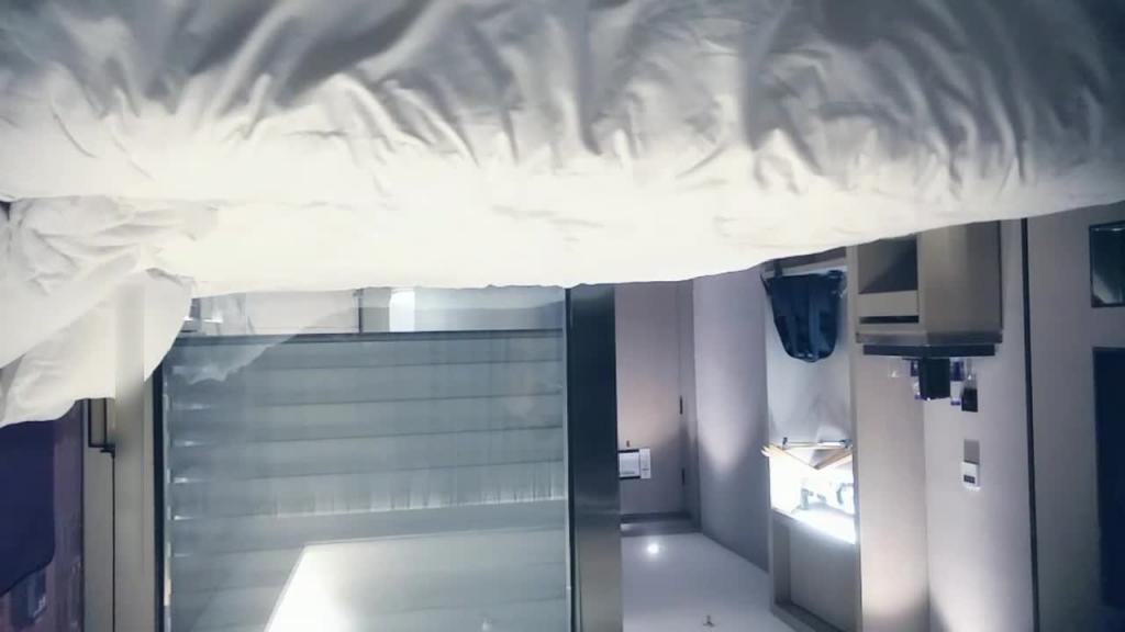 【重磅泄密】第六感关房旗舰店御用模特早期下海视频曝光黑丝制服加钟爆操 预览截图 6
