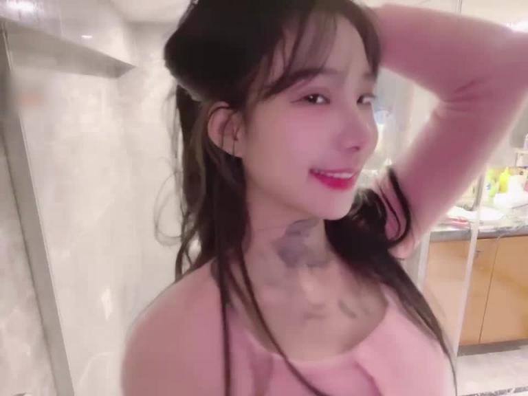 门事件 微博 奶凶大人全裸私密写真流出 预览截图 1