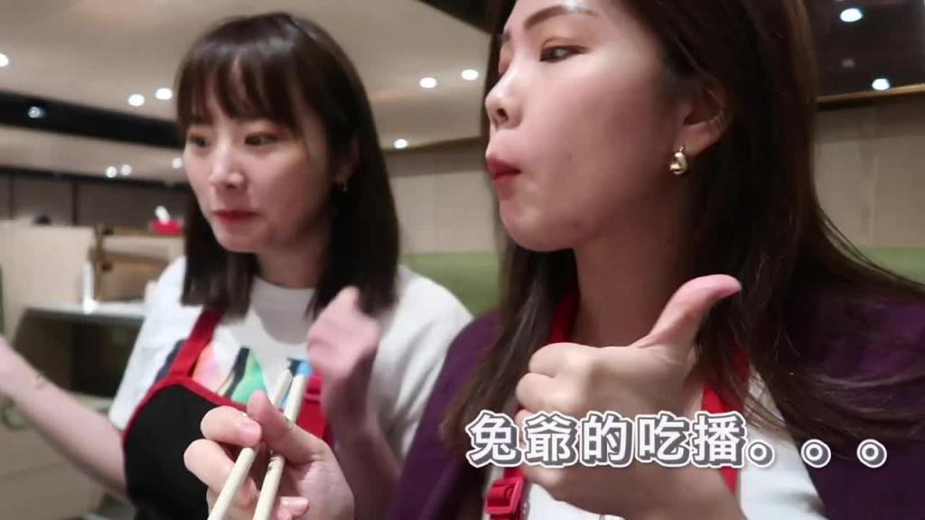 Vlog｜两个女生的生活｜去卖场会不会按照清单购买｜不知道今天换谁犯雷了？｜ft. Ana luisa｜兔女狼 预览截图 12