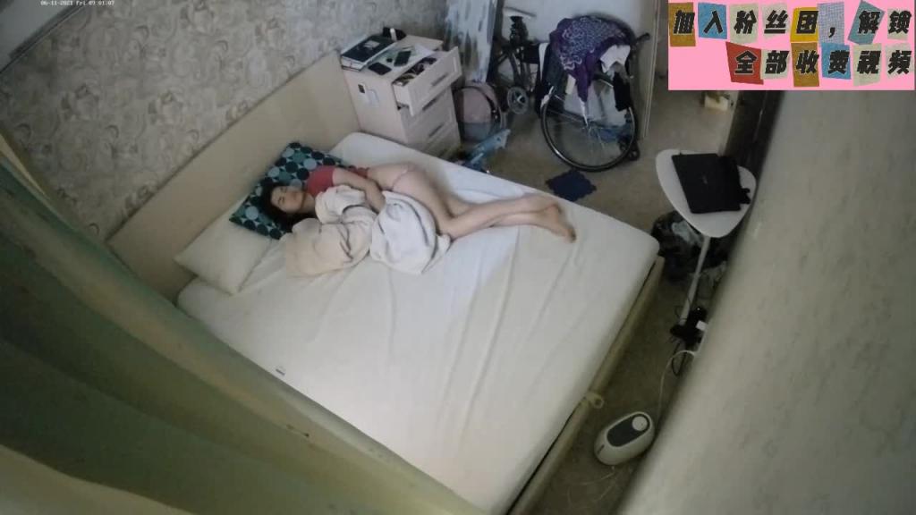【家庭摄像头】偷窥美女模特自慰 预览截图 3