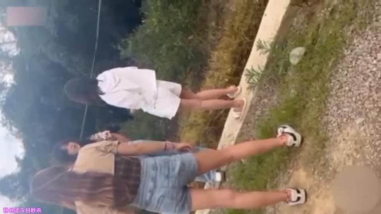 【永州职业学院网吧门】身材娇小小姐姐跟最好闺蜜男友网吧包厢偷情被抓带到外面暴打还要让人轮了她 预览截图 5