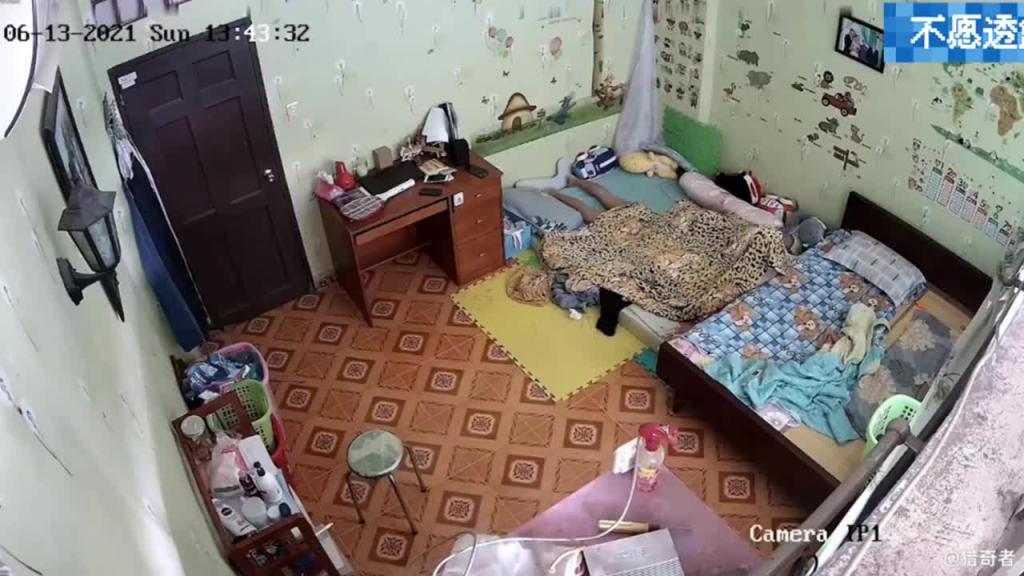 【家庭摄像头破解】极品夫妻疯狂性爱，饥渴母狗渴望高潮 预览截图 11