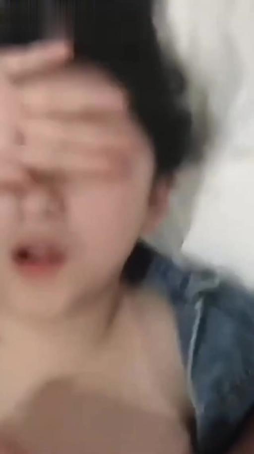 【兄妹乱伦】最新泄密流出湖南高中兄妹乱伦,父母不在家,强上颜射清纯表妹 预览截图 4