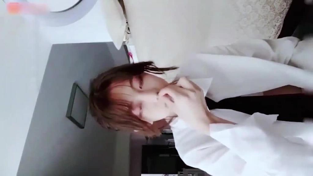 叛逆少女直播破处被妈妈发现!后来被榜一大哥约操! 预览截图 2