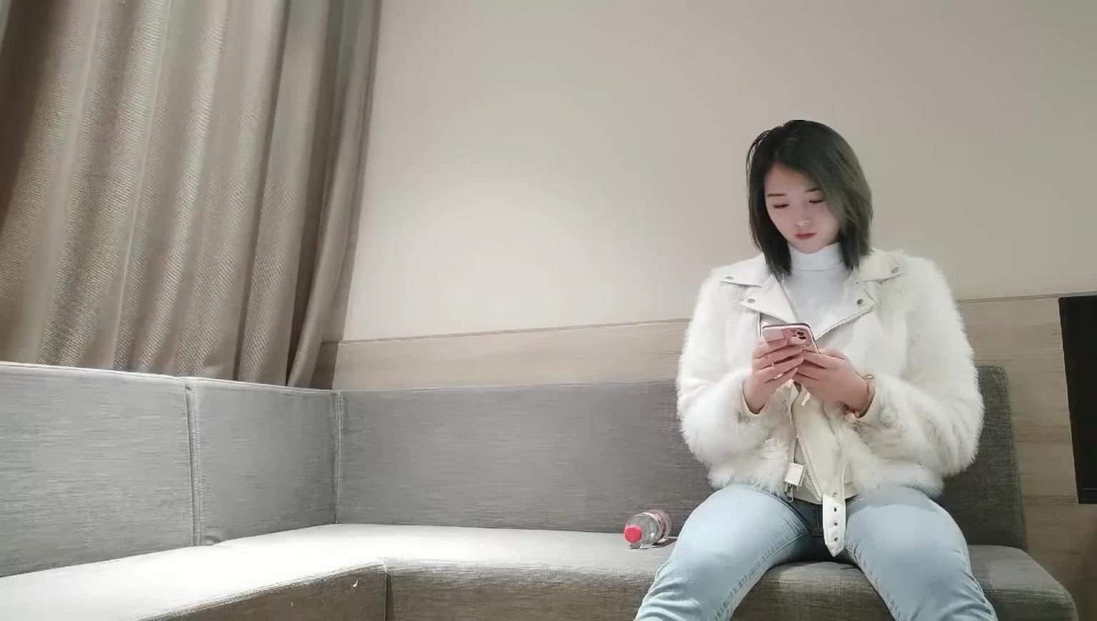 渣男探花!忽悠漂亮小少妇!酒店里偷情约炮 预览截图 2