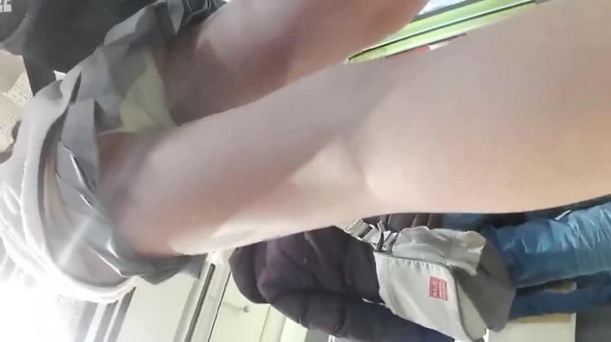地铁尾随抄底短裙小姐姐 预览截图 3