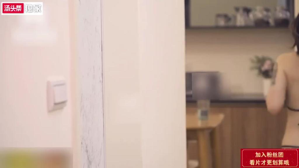 三个姐姐逼我破处①与亲弟弟的群P乱伦让姐姐们掰穴争宠~ 预览截图 3