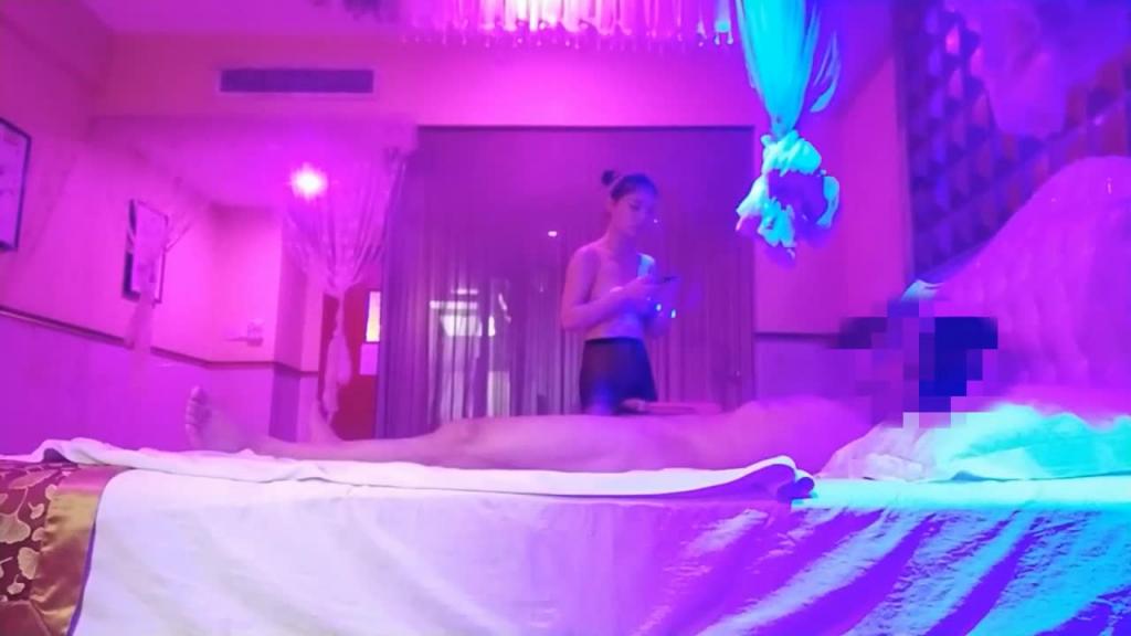 夜总会选妃现场 年轻的美女 全套服务 艳舞 波推 毒龙 一条龙服务 应有尽有 爽到飞天 预览截图 2