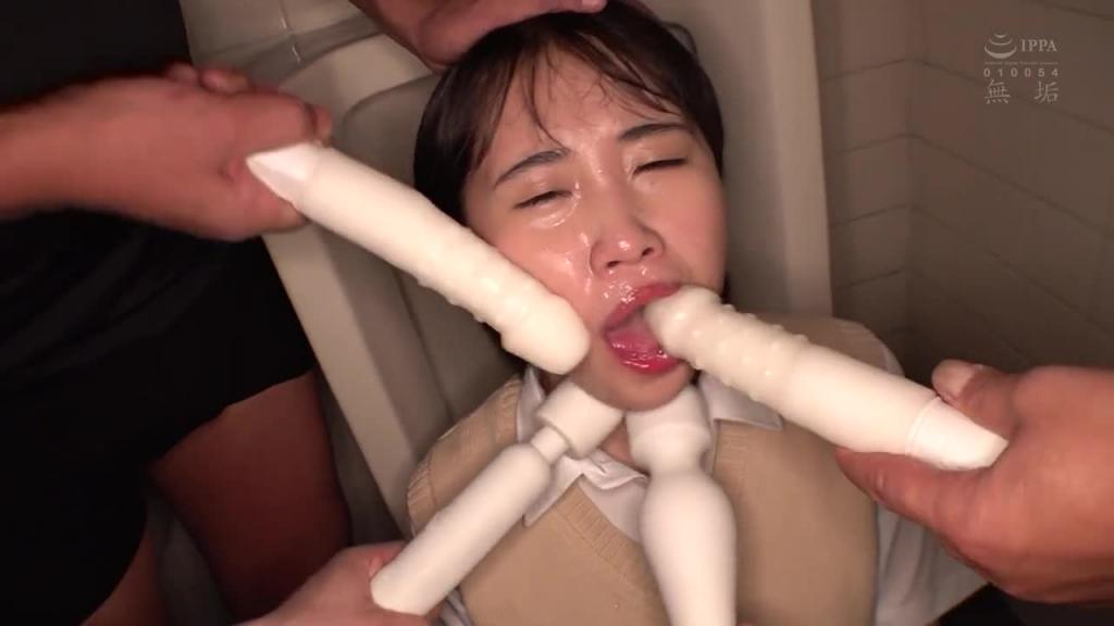 完全一刀未剪 饮尿.浴尿.颜射全部包含 让想被淫荡玷污的超M美少女连续喉头絶顶沉溺在高潮深喉咙 乃乃濑爱 MUDR-262 预览截图 6