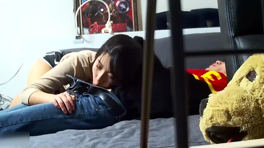 【姐弟乱伦】姐姐强上弟弟 预览截图 3