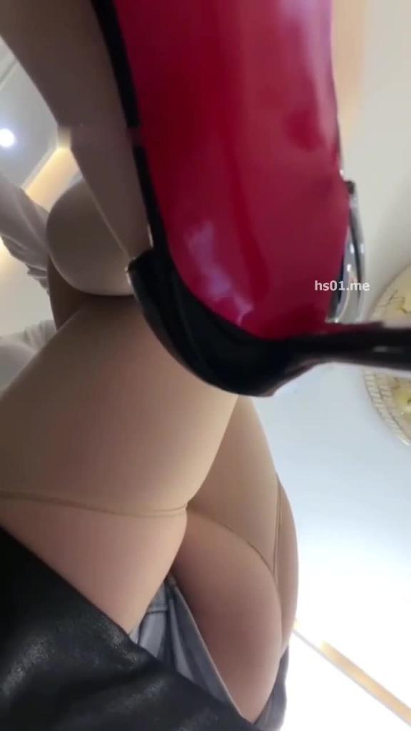 第一视角女王调教-肉丝高跟女王羞辱狗奴 预览截图 10